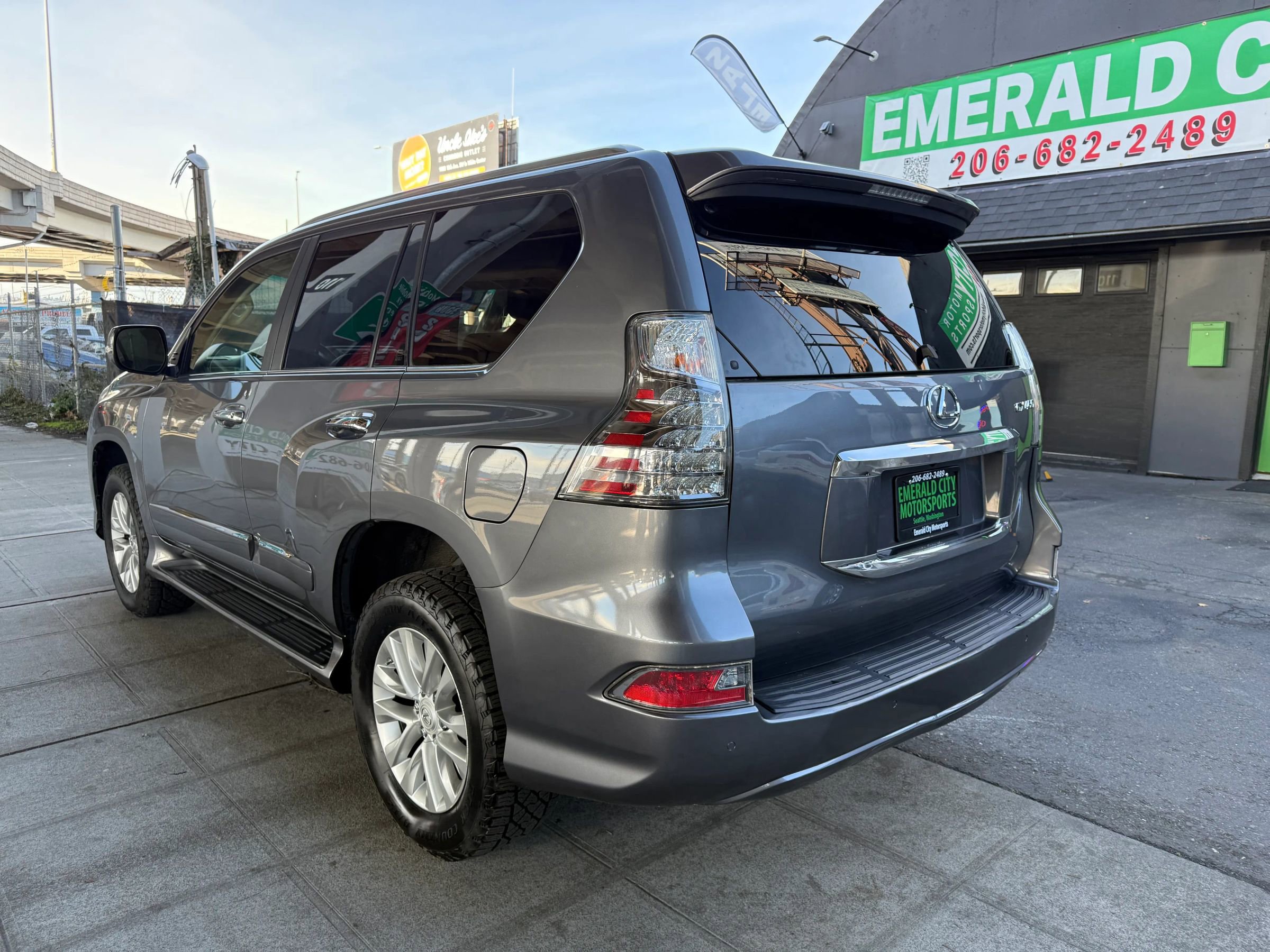 Used 2016 Lexus GX 460 image 8