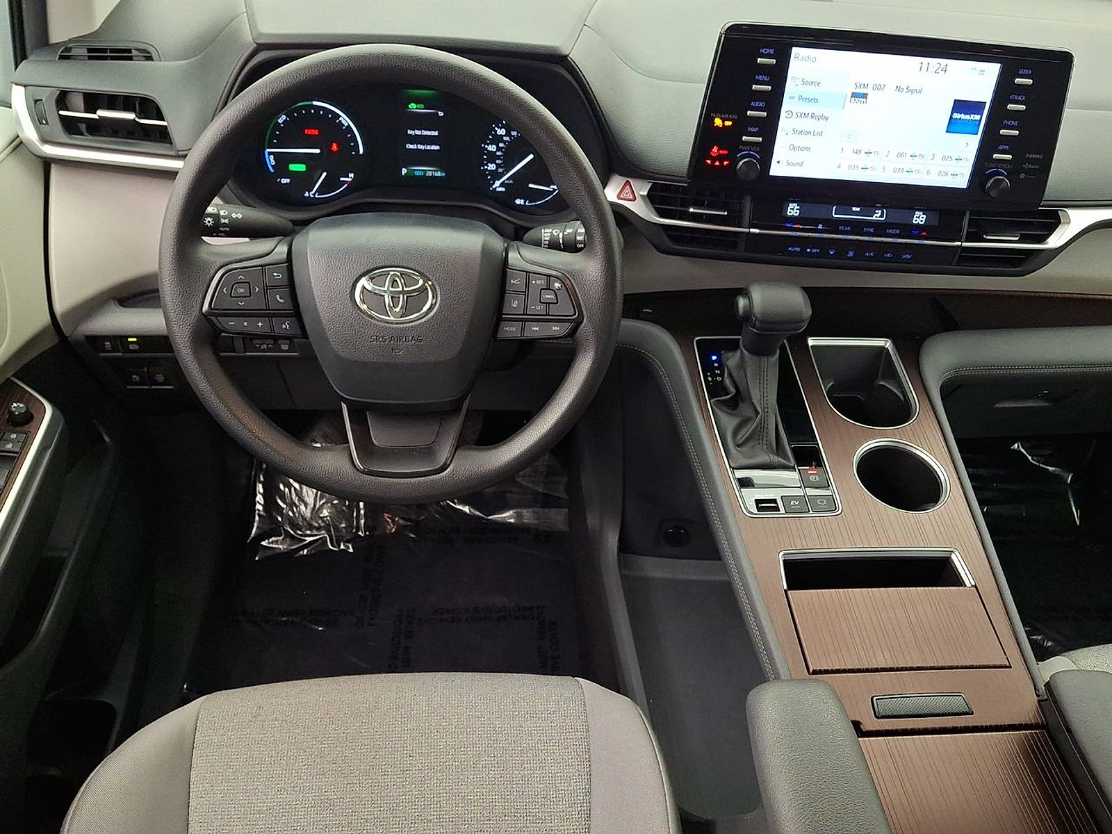 Used 2024 Toyota Sienna LE FWD image 24