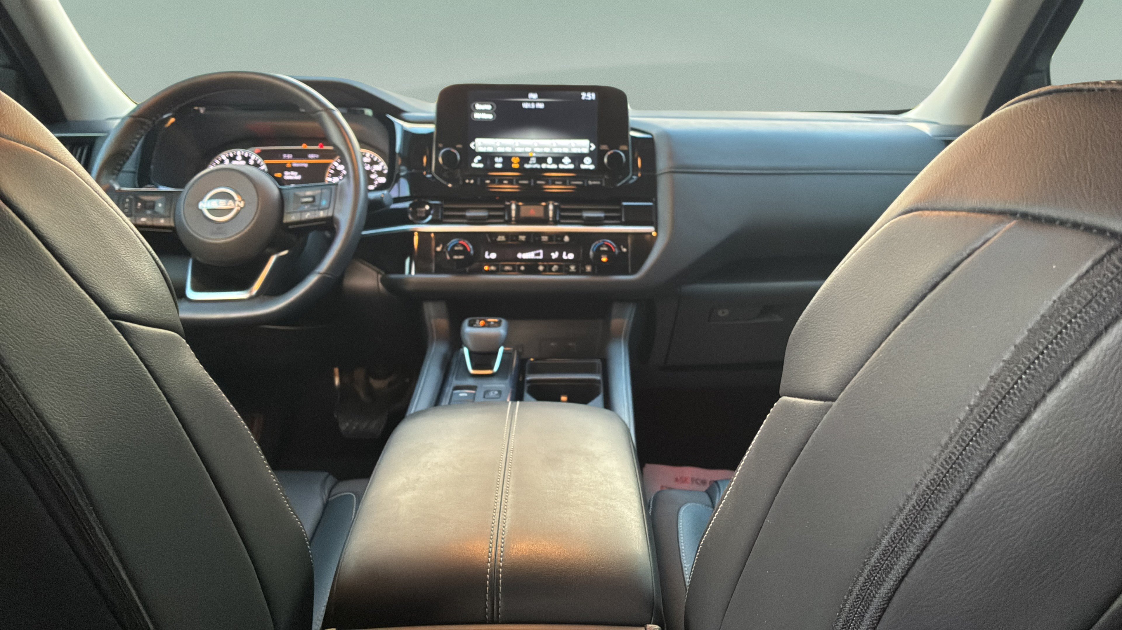 Used 2025 Nissan Pathfinder SL FWD image 26