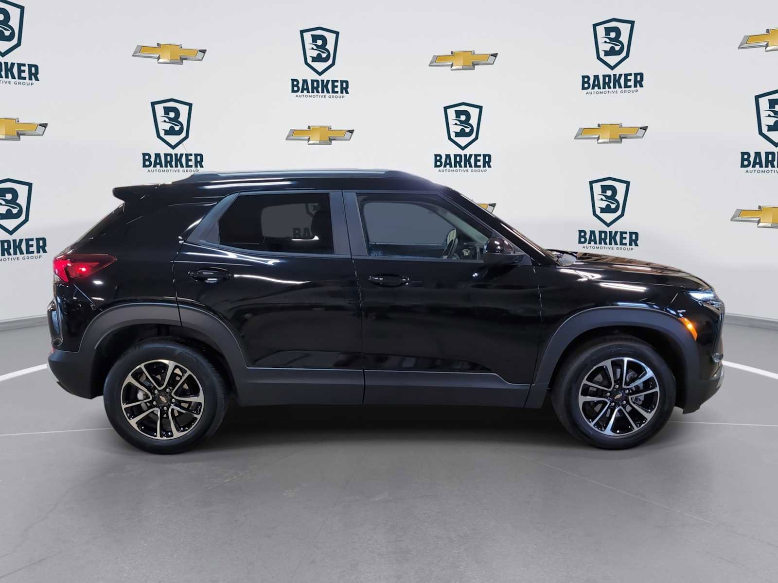 Used 2025 Chevrolet TrailBlazer LT FWD image 9