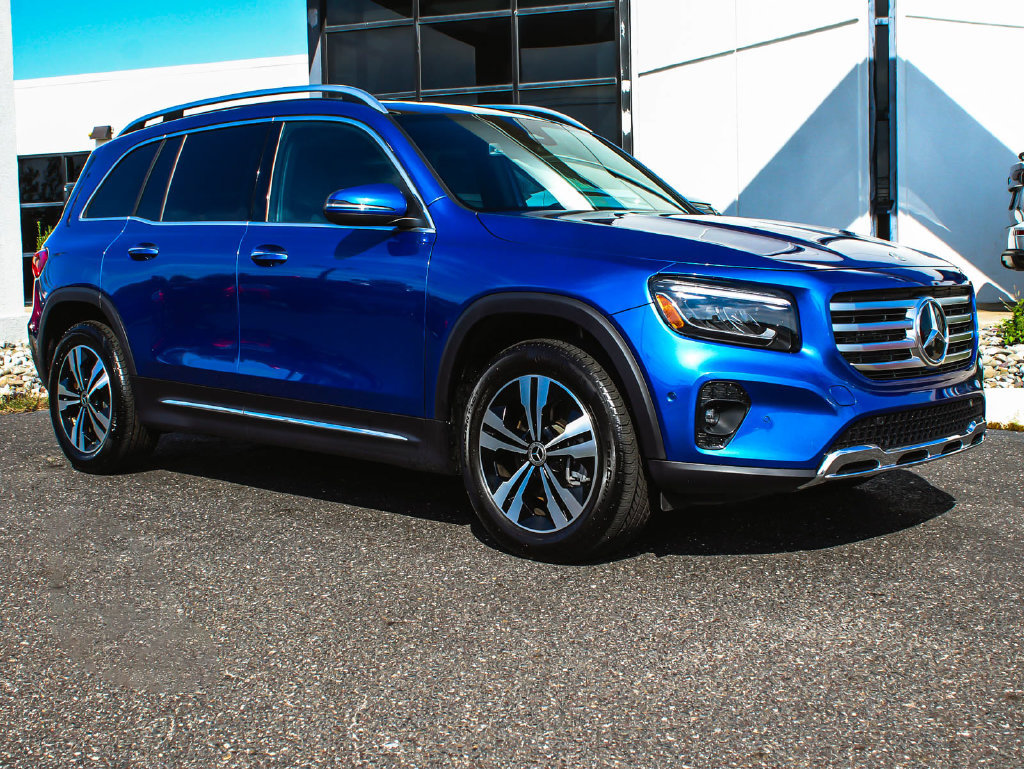 Used 2025 Mercedes-Benz GLB 250 4MATIC image 3