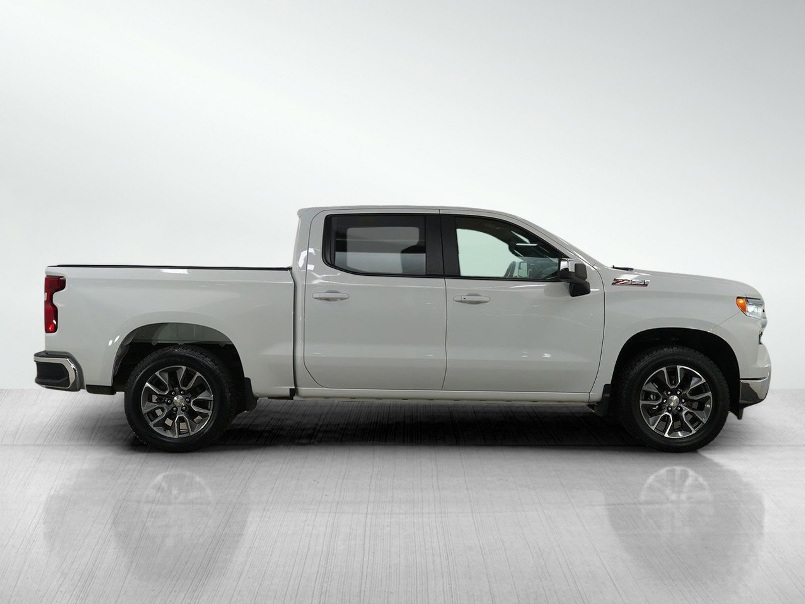 Used 2023 Chevrolet Silverado 1500 LT w/ Z71 Off-Road Package image 8