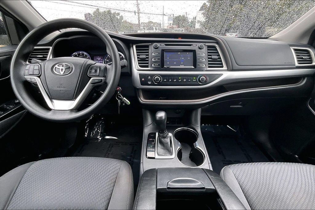 Used 2014 Toyota Highlander LE FWD image 16