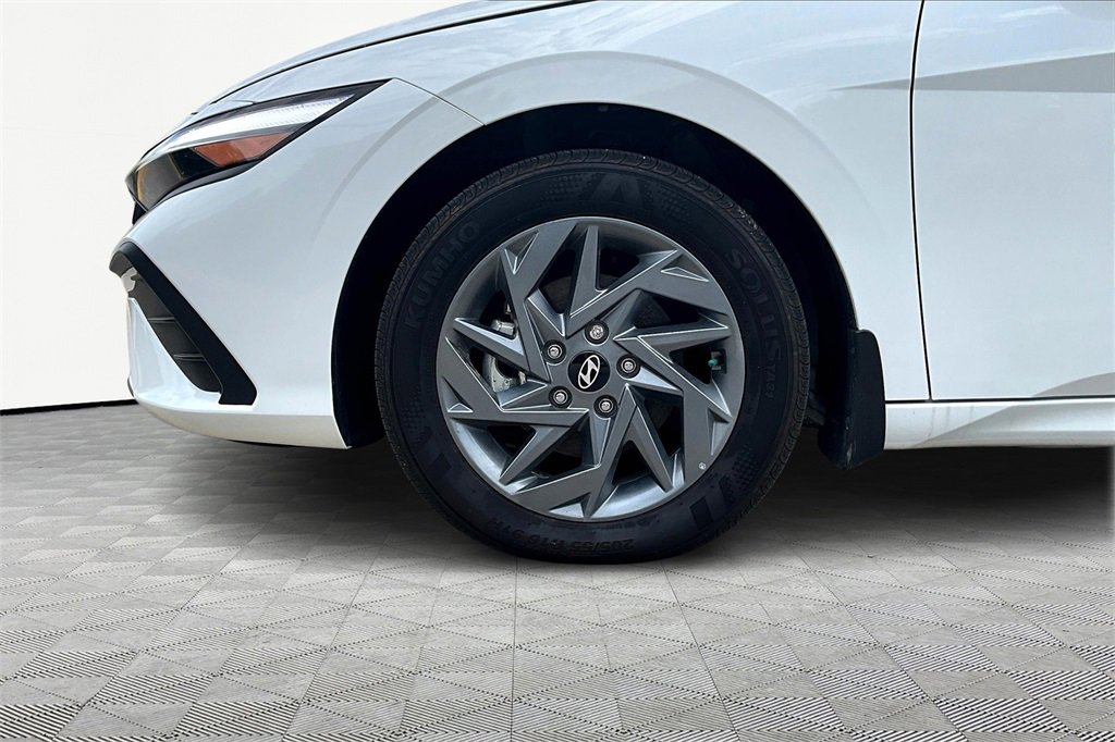 Used 2024 Hyundai Elantra SEL image 9