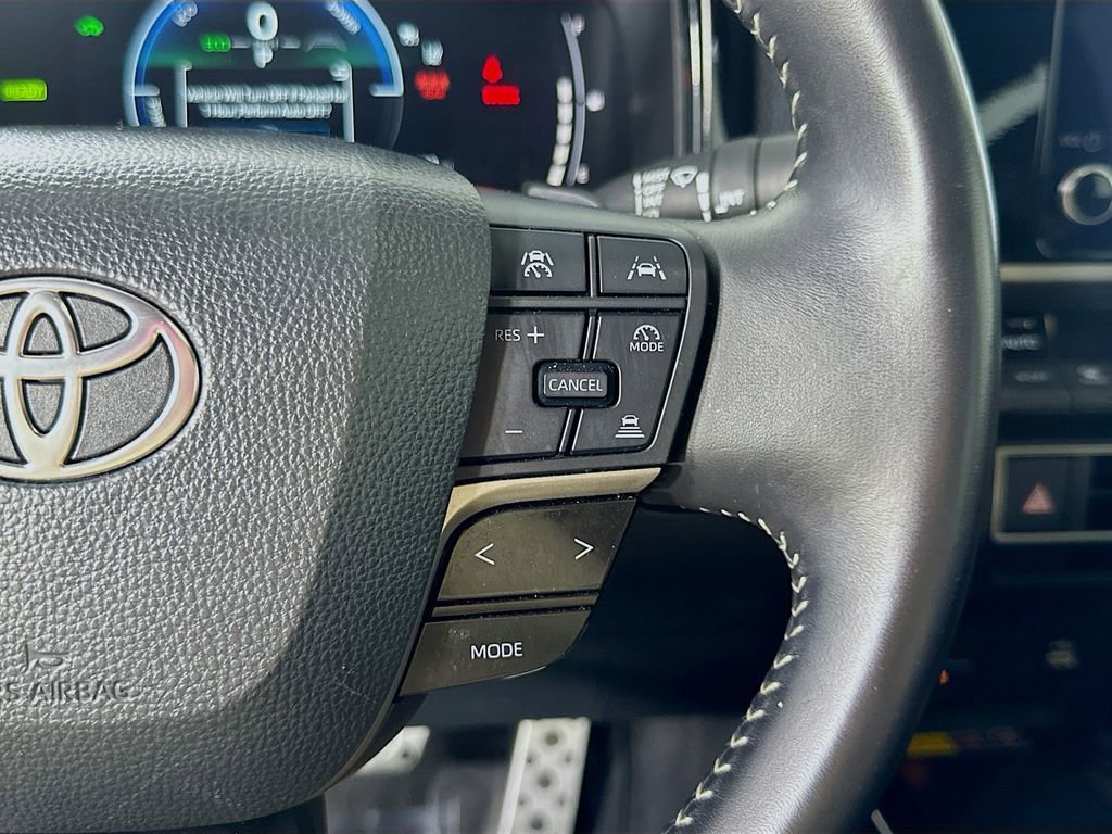Used 2025 Toyota Camry SE image 23
