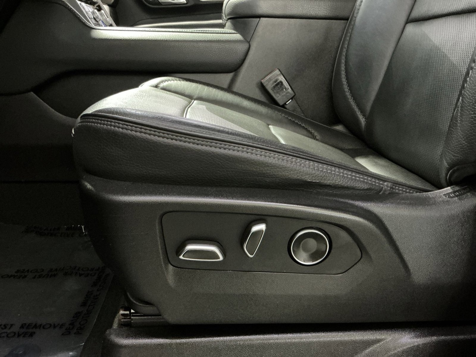 Used 2021 GMC Yukon Denali AWD/4WD image 15