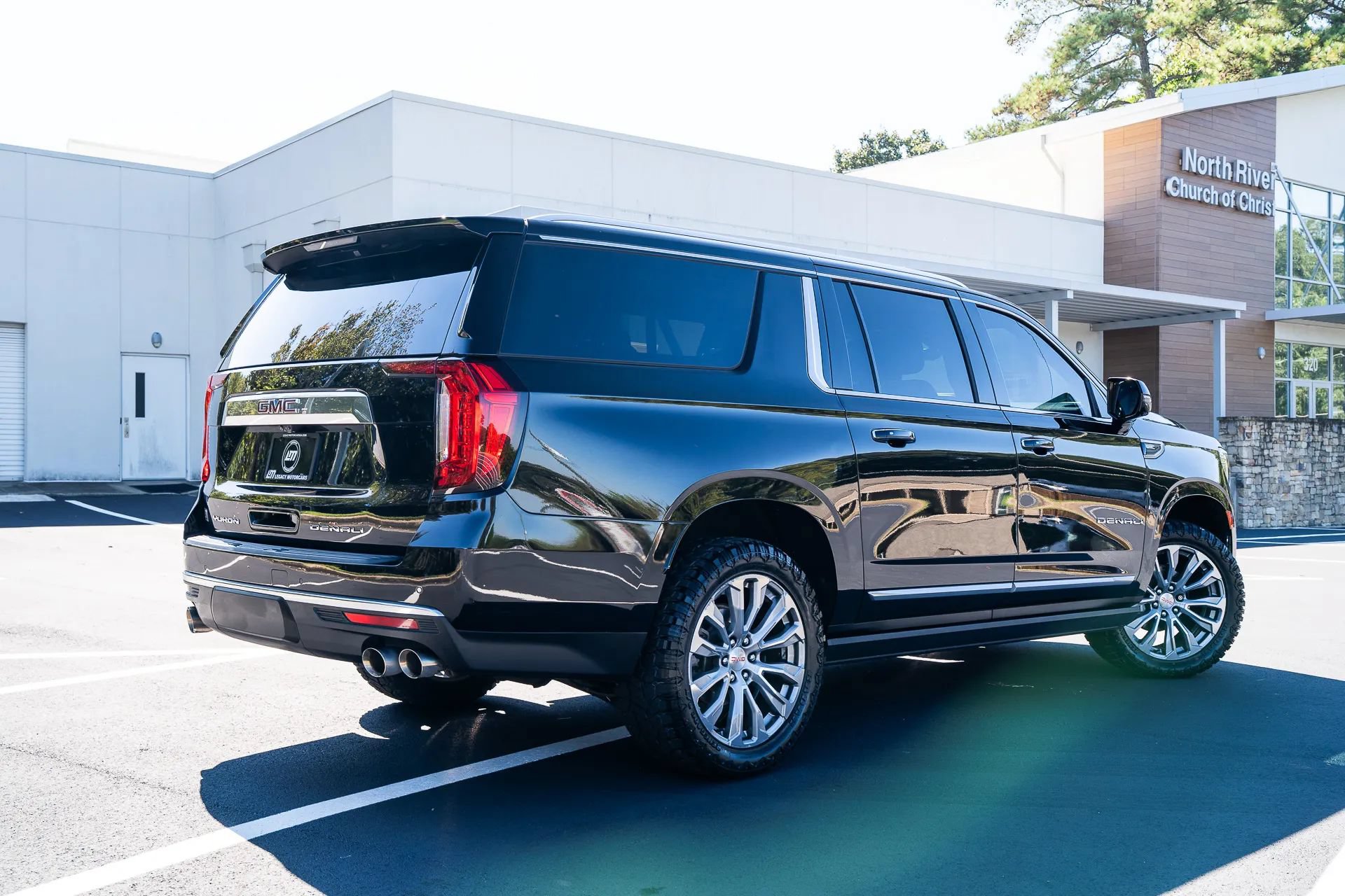 Used 2021 GMC Yukon XL Denali w/ Denali Premium Package RWD image 2
