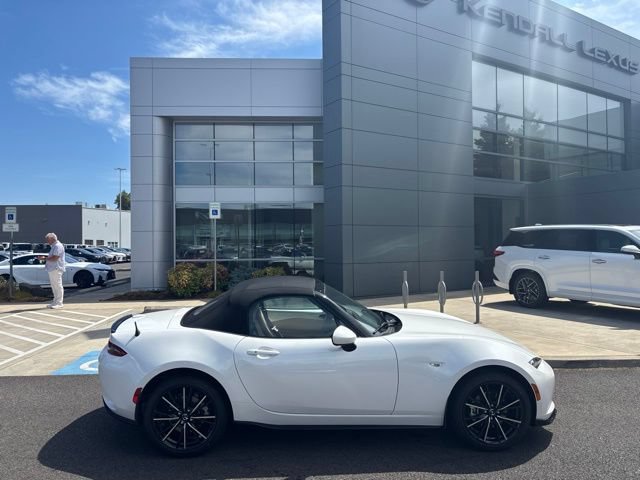 Used 2025 MAZDA MX-5 Miata Grand Touring w/ Appearance Package RWD image 3