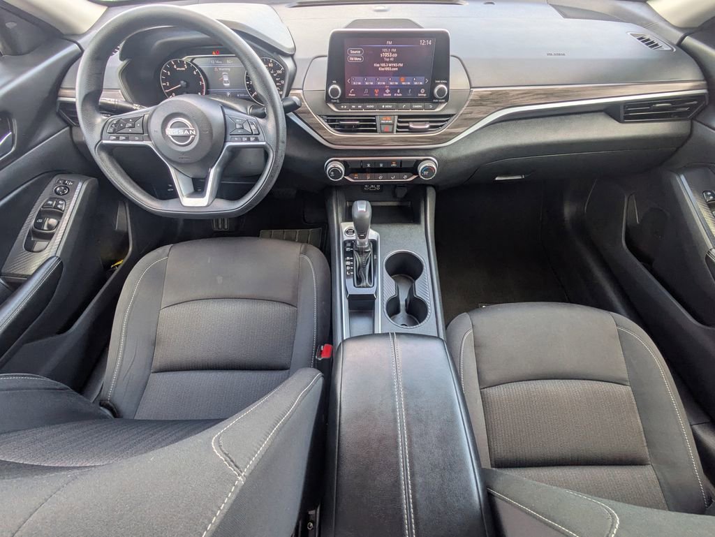 Used 2025 Nissan Altima 2.5 SV FWD image 13