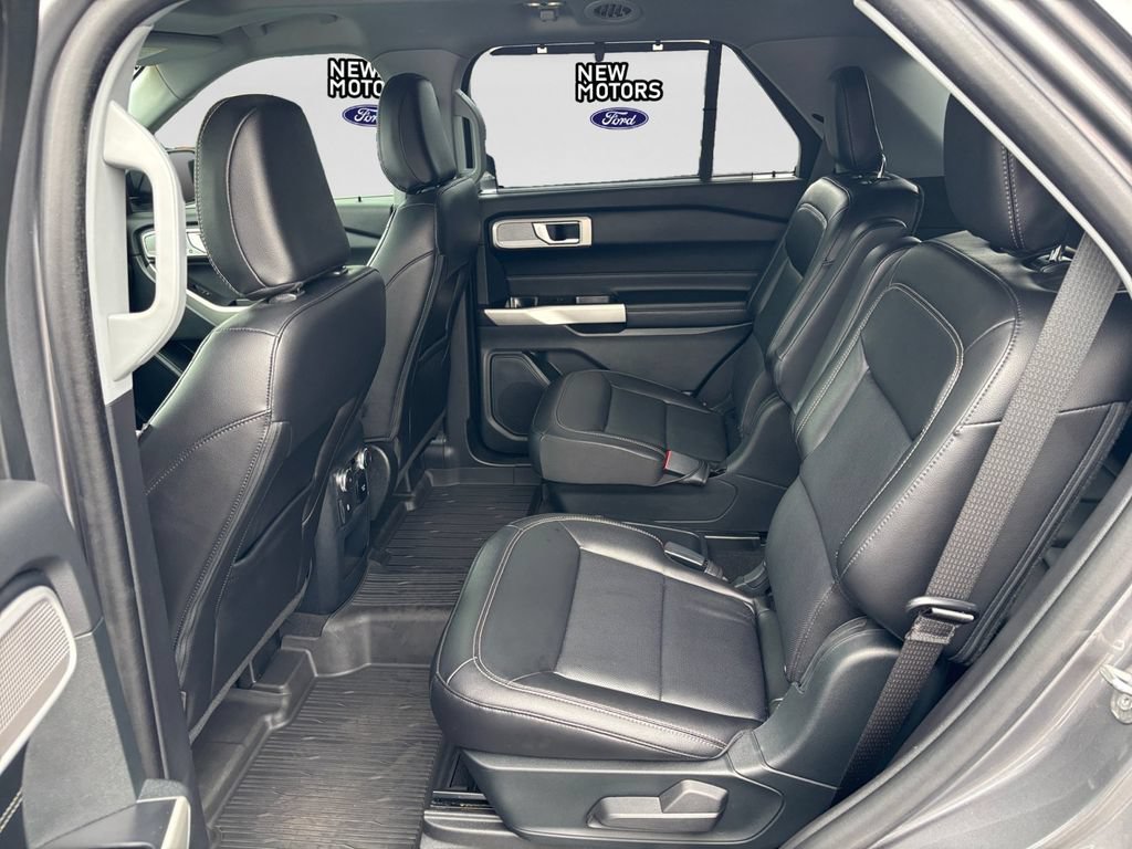 Used 2021 Ford Explorer Limited w/ Equipment Group 301A AWD/4WD image 14