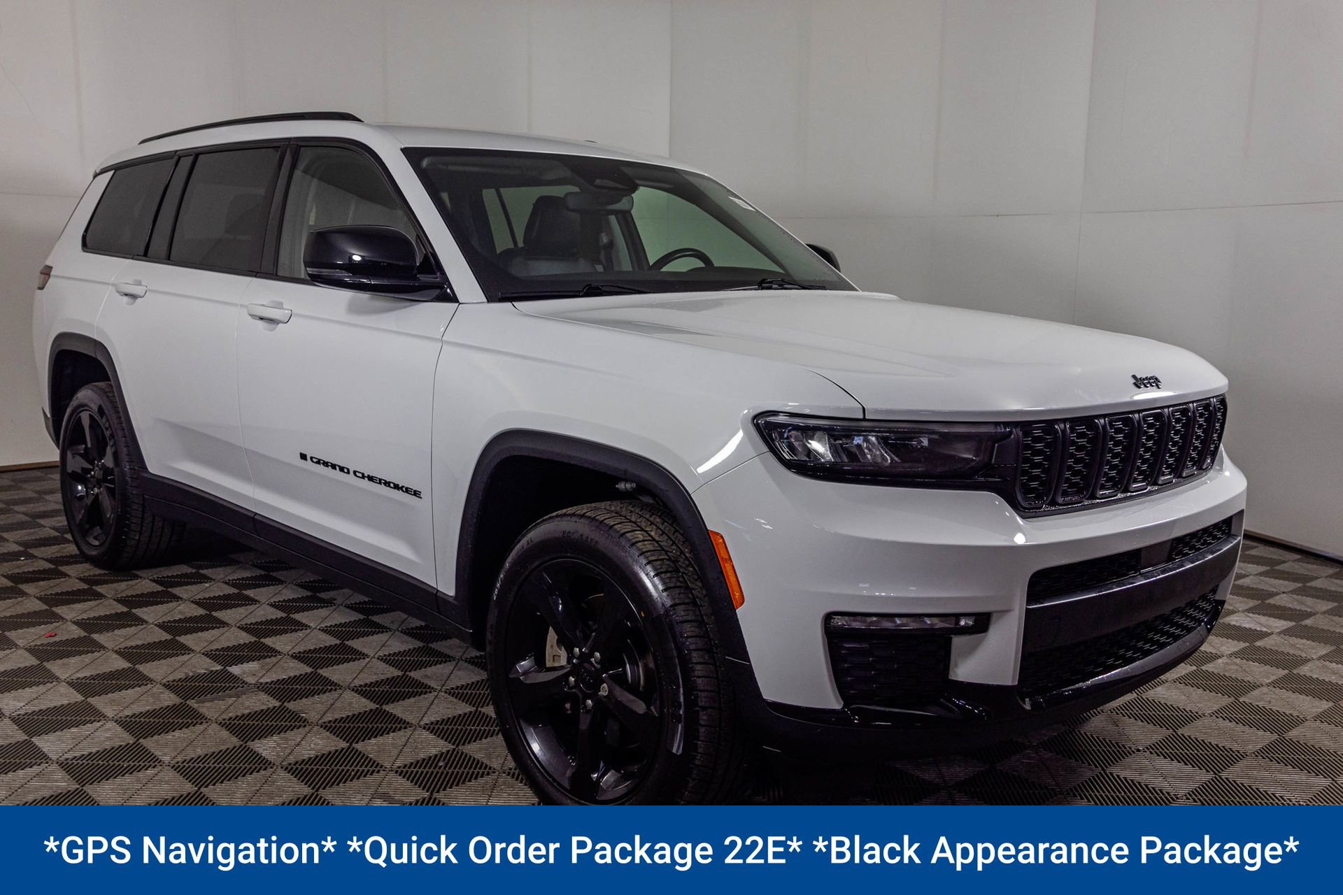 Used 2022 Jeep Grand Cherokee L Limited w/ Black Appearance Package AWD/4WD image 13