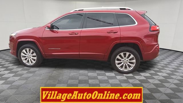 Used 2017 Jeep Cherokee Overland AWD/4WD image 7