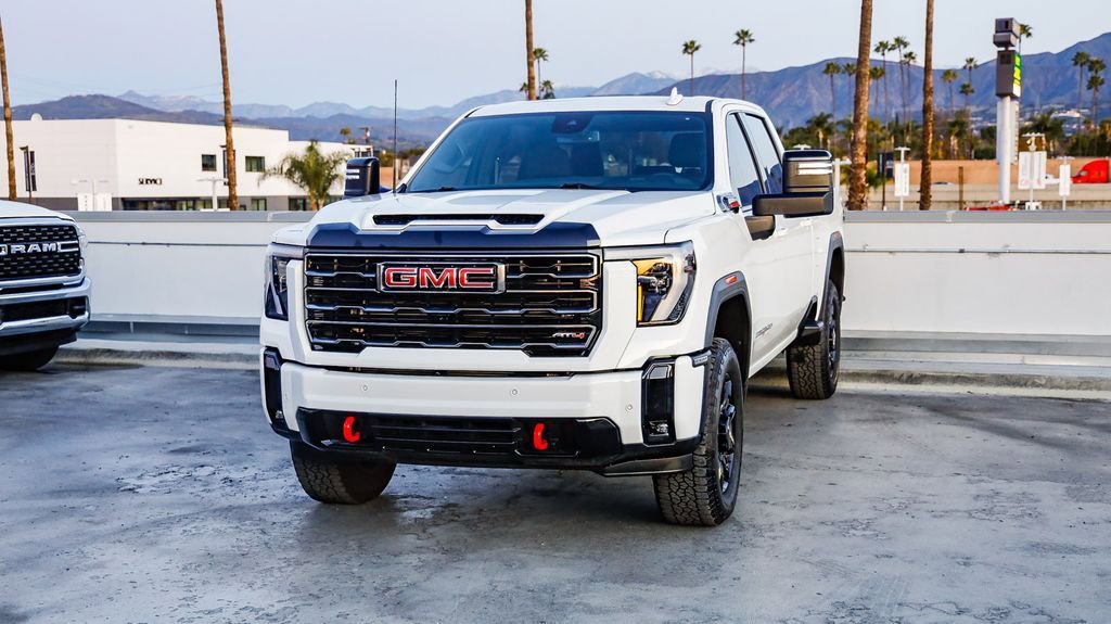 Used 2025 GMC Sierra 2500 AT4 image 4