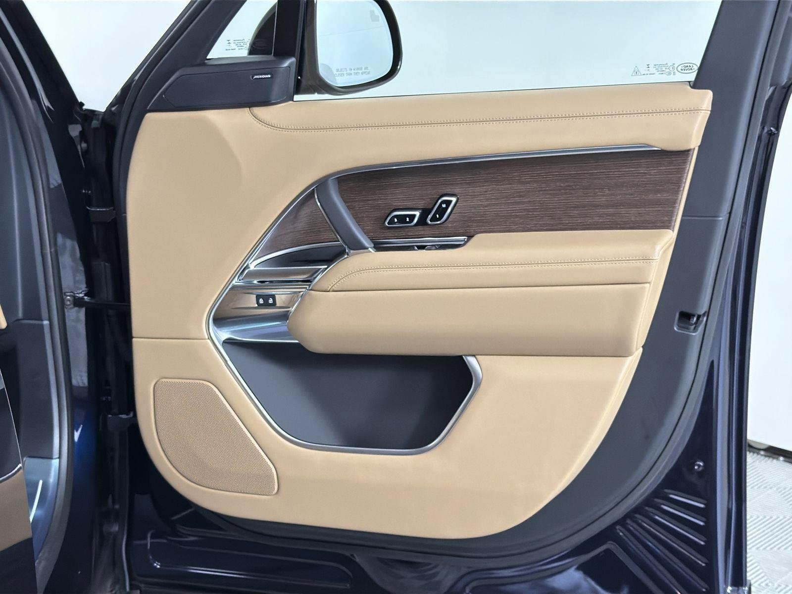 New 2026 Land Rover Range Rover Long Wheelbase SE image 30