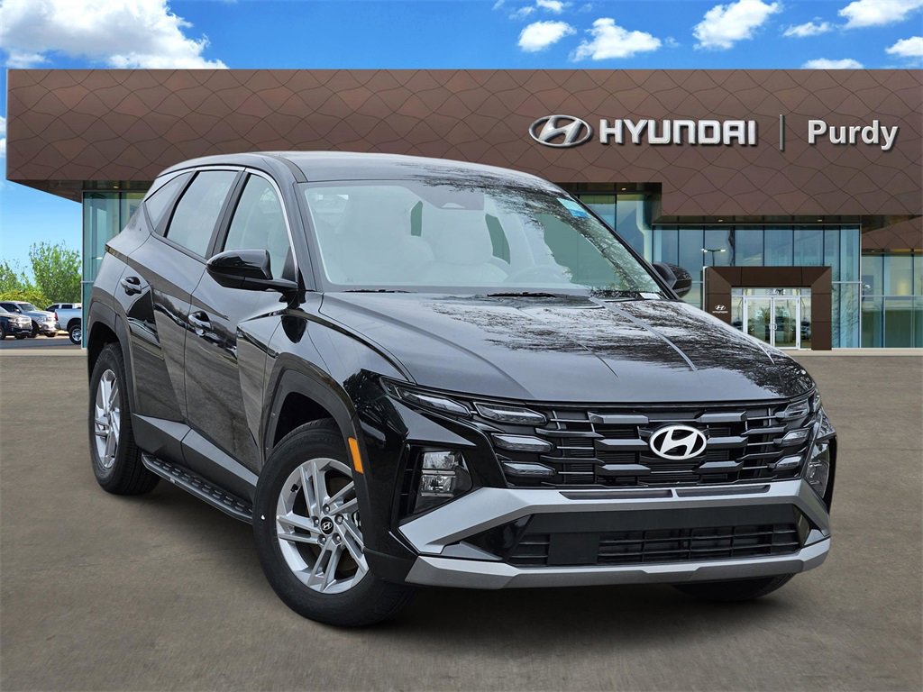 Used 2025 Hyundai Tucson SE image 1