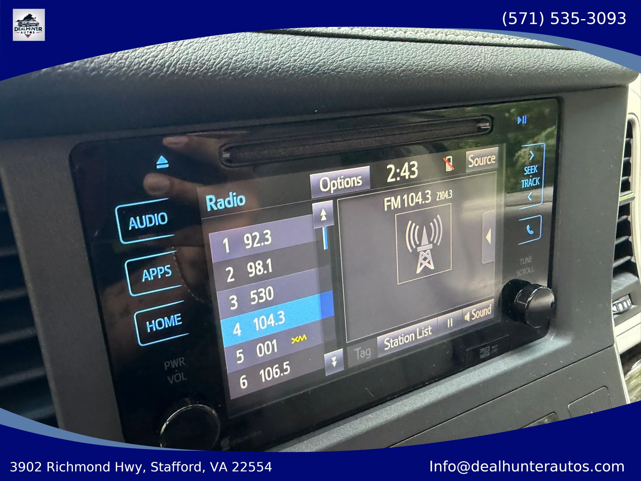 Used 2015 Toyota Sienna XLE w/ XLE Navigation Package FWD image 23