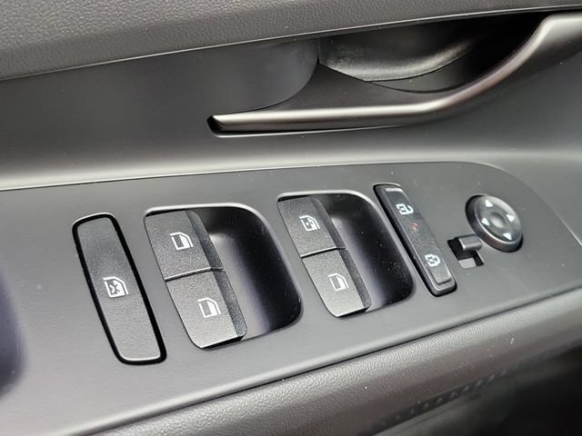 New 2026 Hyundai Elantra Sport FWD image 17