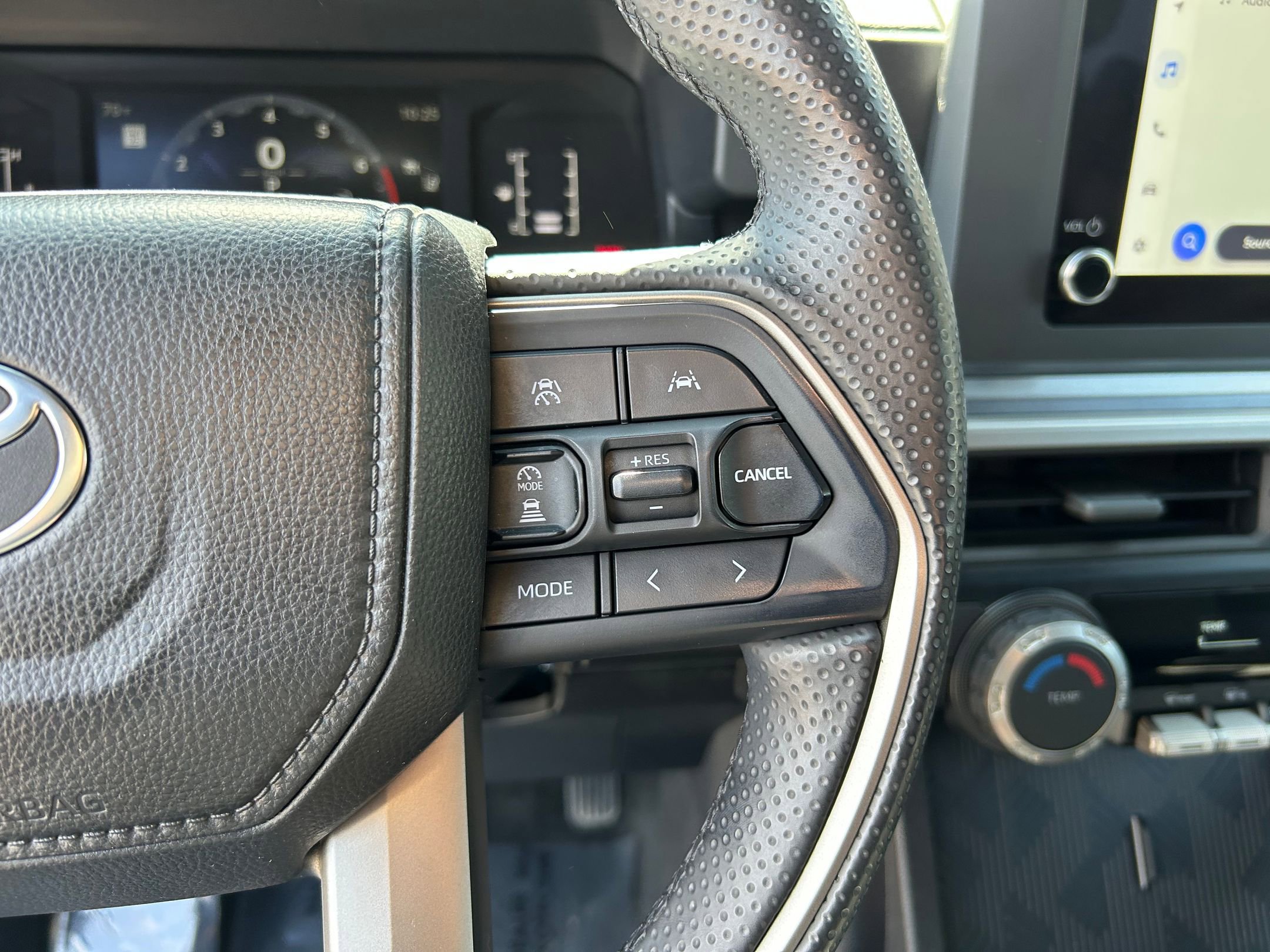 Used 2025 Toyota 4Runner SR5 AWD/4WD image 14