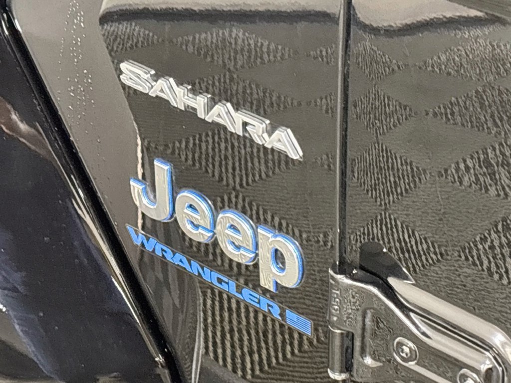 Used 2024 Jeep Wrangler Unlimited Sahara w/ Technology Group AWD/4WD image 25