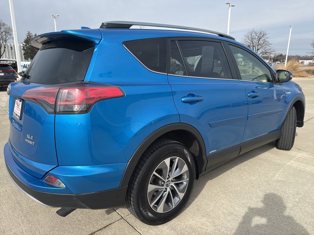 Used 2018 Toyota RAV4 XLE image 3