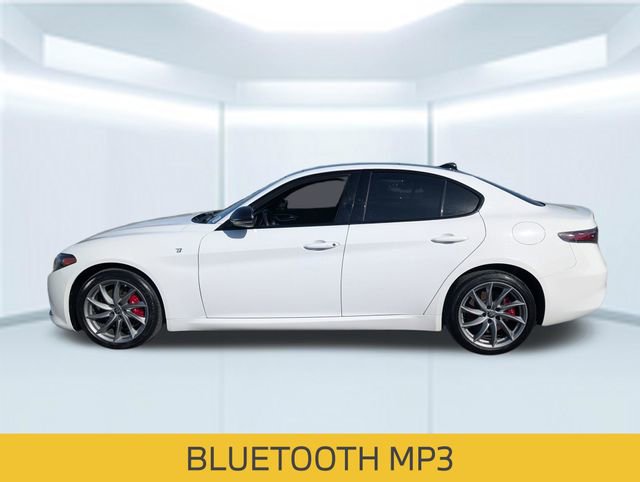 Used 2024 Alfa Romeo Giulia Ti AWD/4WD image 2