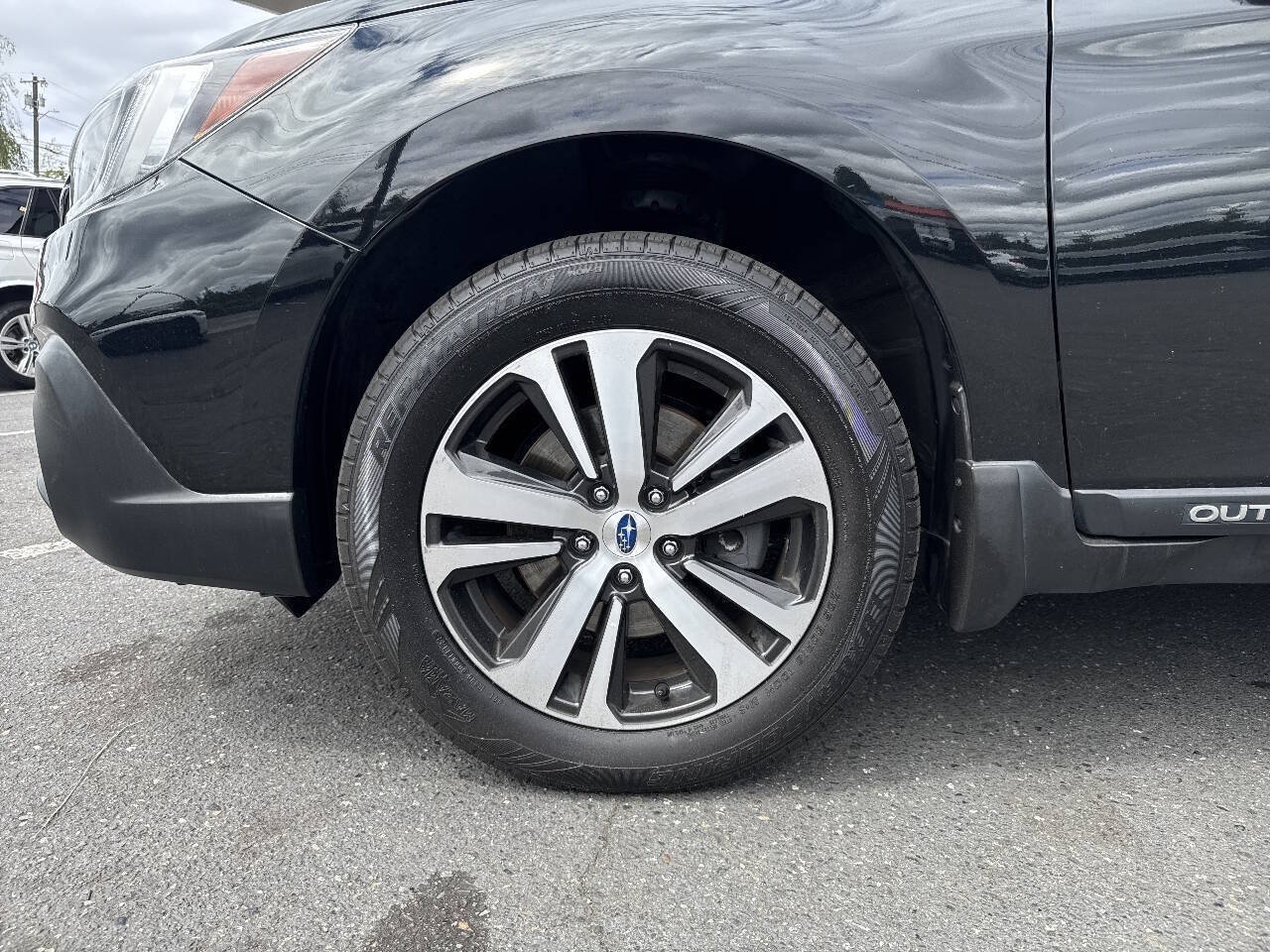 Used 2018 Subaru Outback 2.5i Limited w/ Popular Package #2 AWD/4WD image 2