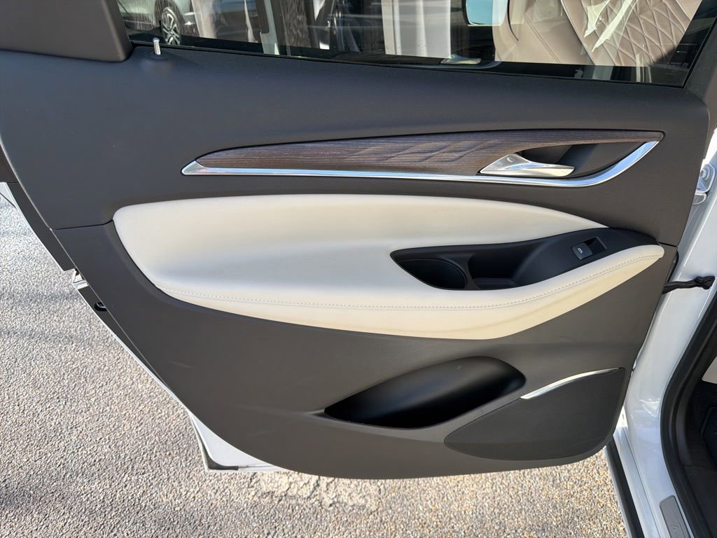 Used 2024 Buick Enclave Avenir w/ Avenir Technology Package image 18