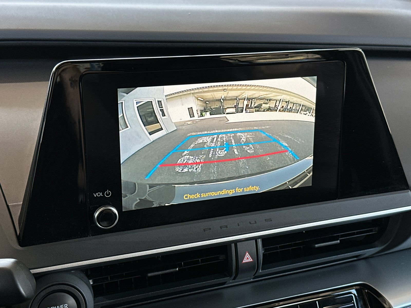 Used 2025 Toyota Prius LE FWD image 17