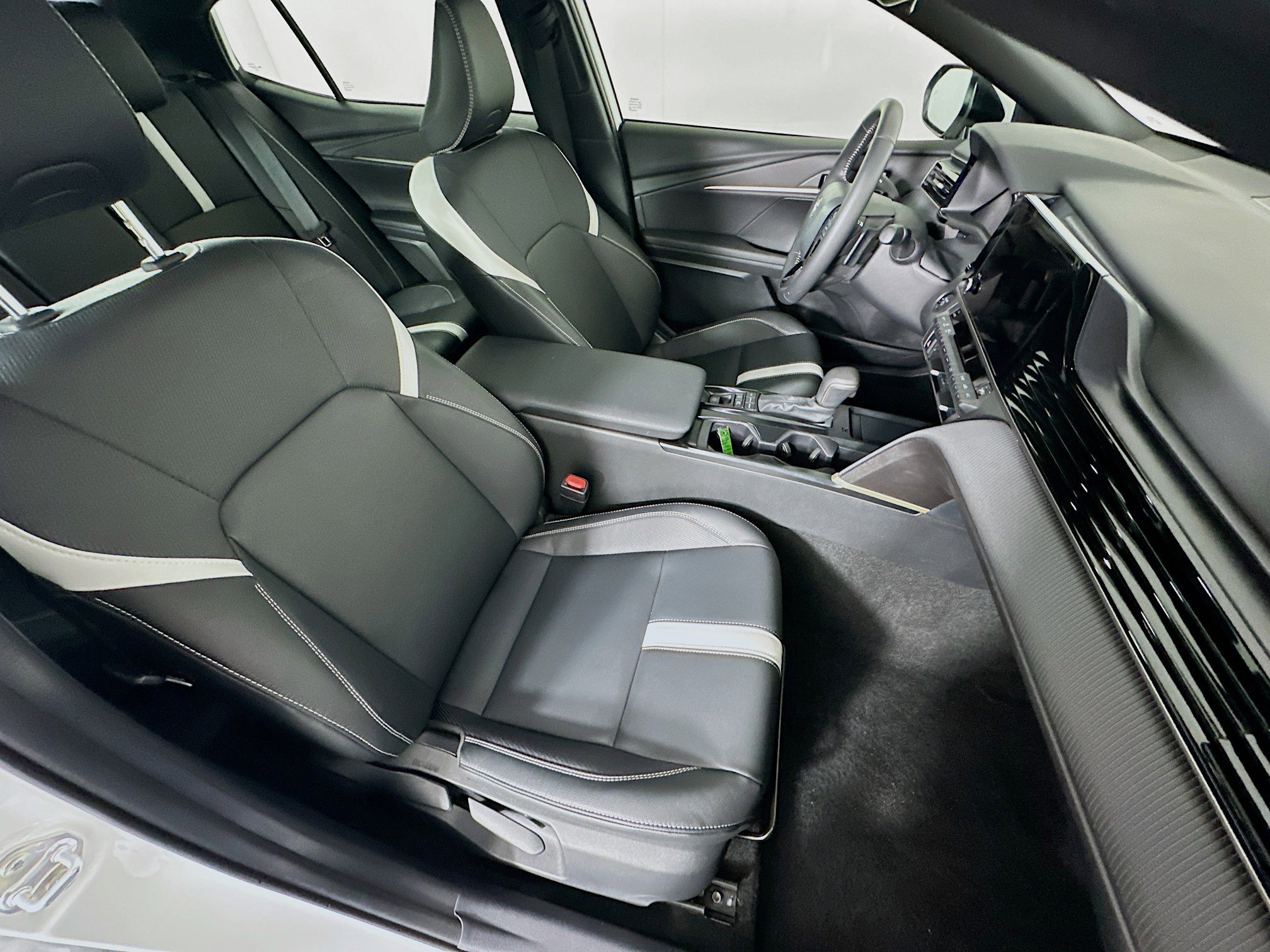 Used 2025 Toyota Camry SE image 31