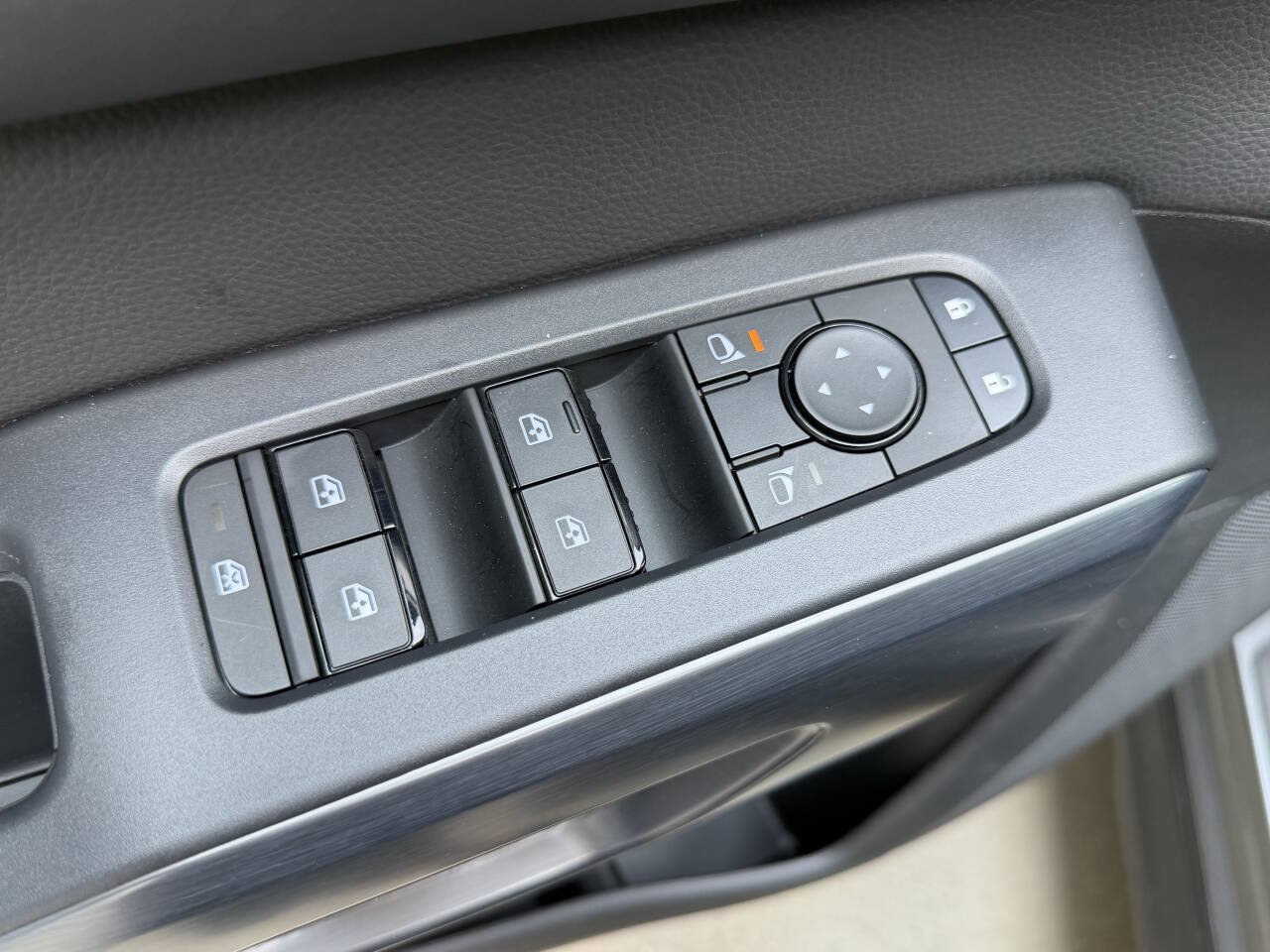 Used 2025 Nissan Pathfinder Rock Creek AWD/4WD image 16