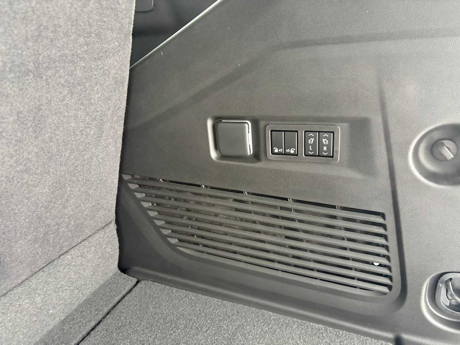 New 2026 Chevrolet Tahoe High Country w/ Sun And Tow Package image 12