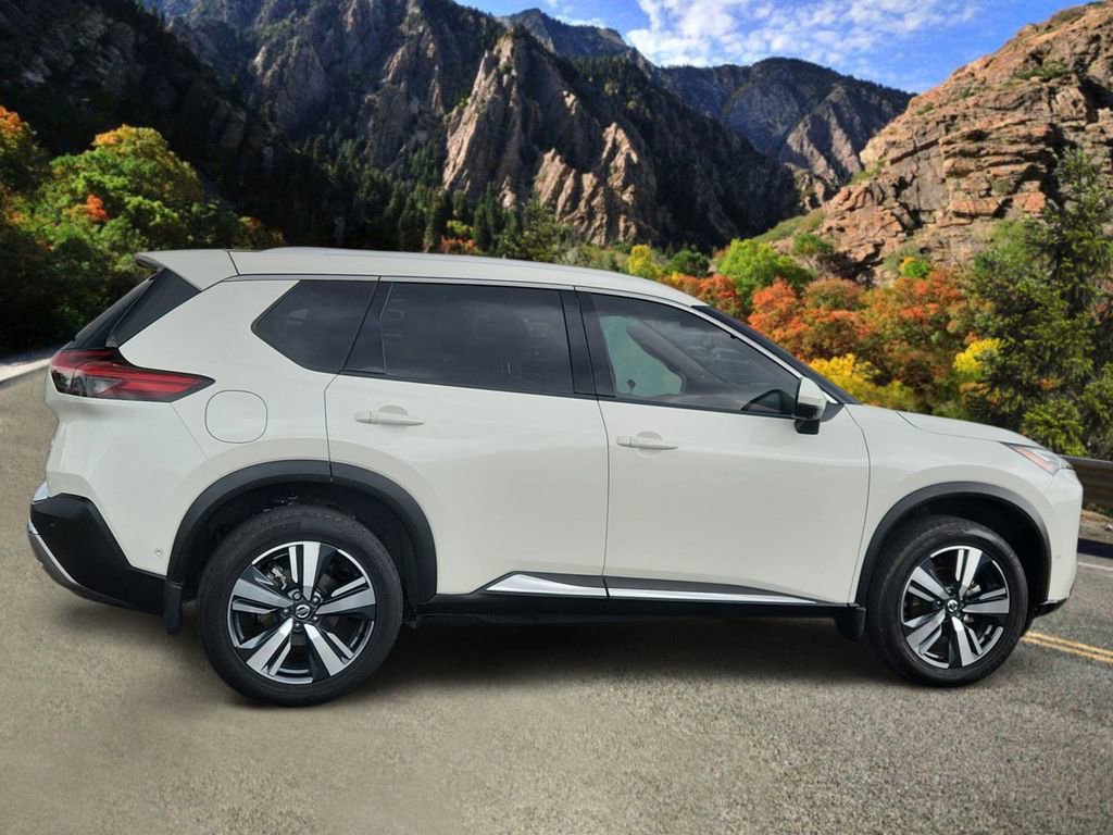 Used 2021 Nissan Rogue Platinum AWD/4WD image 2