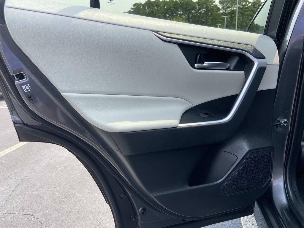 Used 2020 Toyota RAV4 XLE w/ Convenience Package AWD/4WD image 17