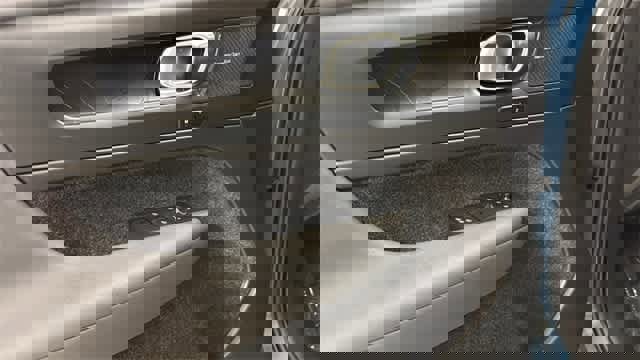 Used 2023 Volvo XC40 Recharge Ultimate w/ Protection Package Premier image 9