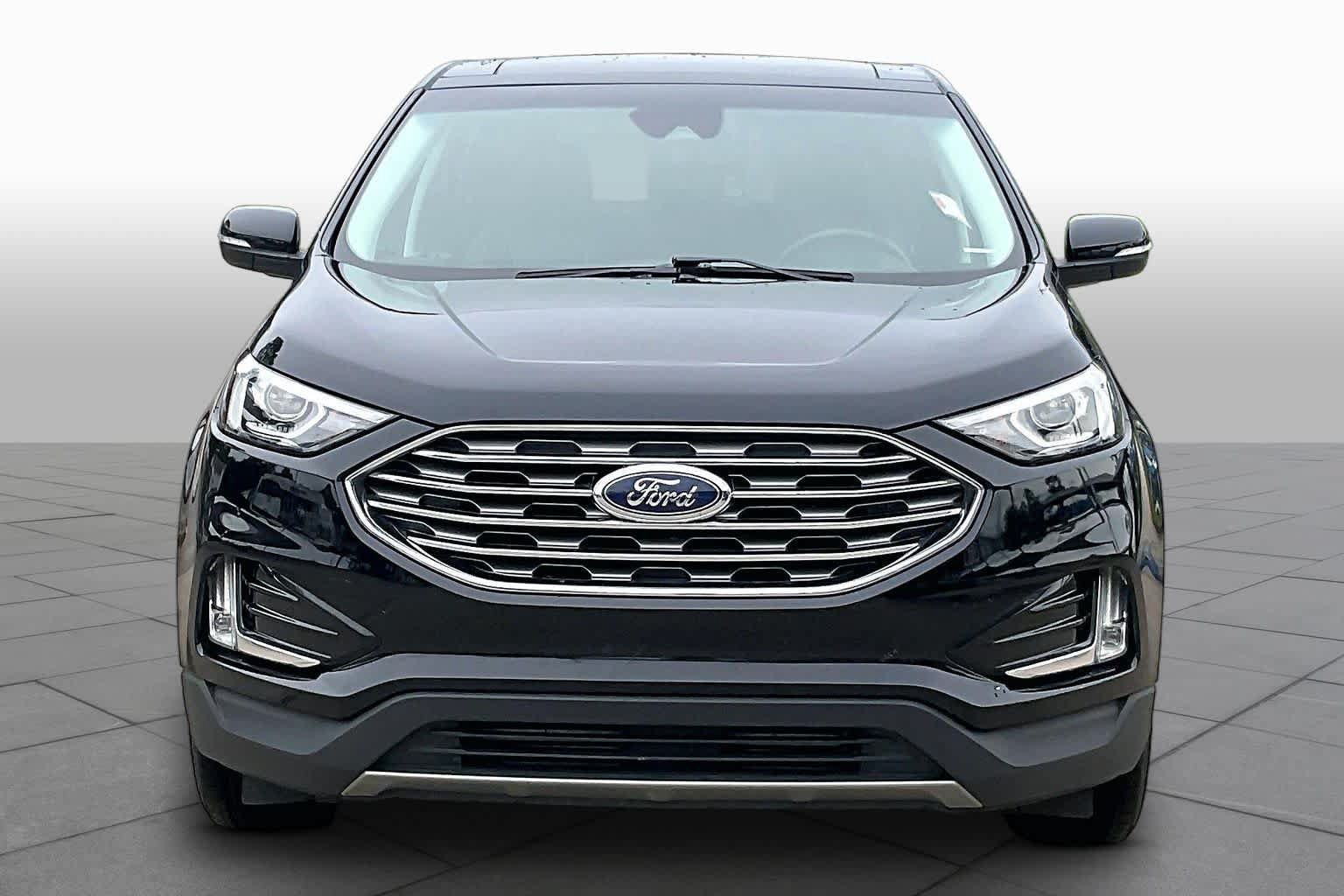 Used 2019 Ford Edge Titanium w/ Cold Weather Package AWD/4WD image 4