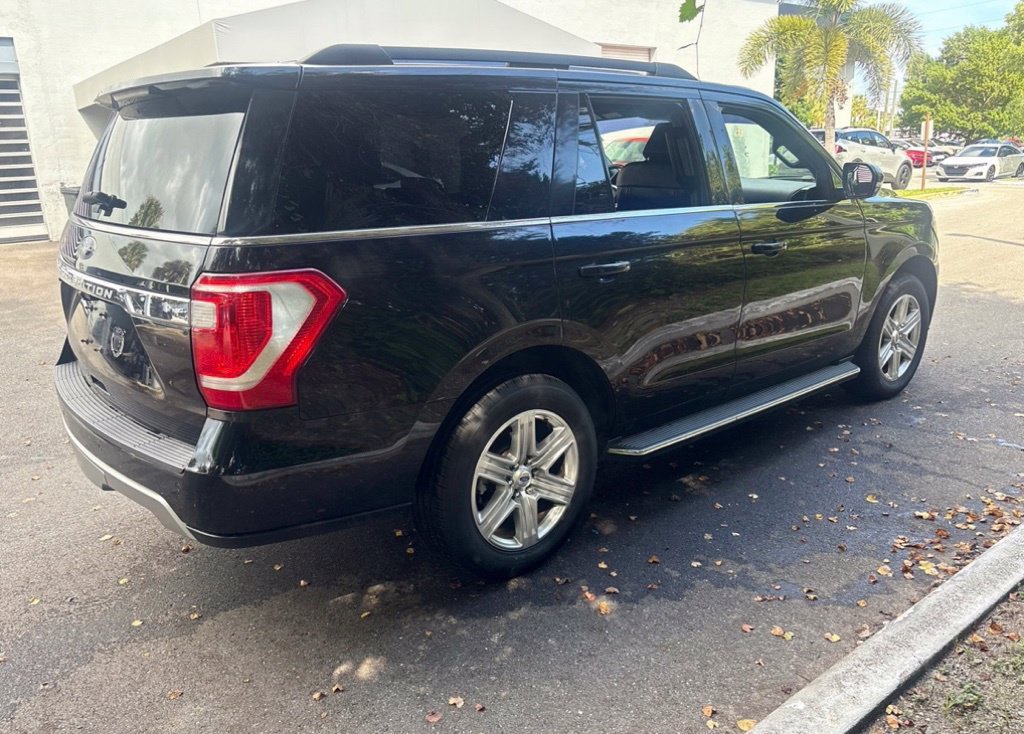 Used 2018 Ford Expedition XLT w/ Equipment Group 202A AWD/4WD image 5