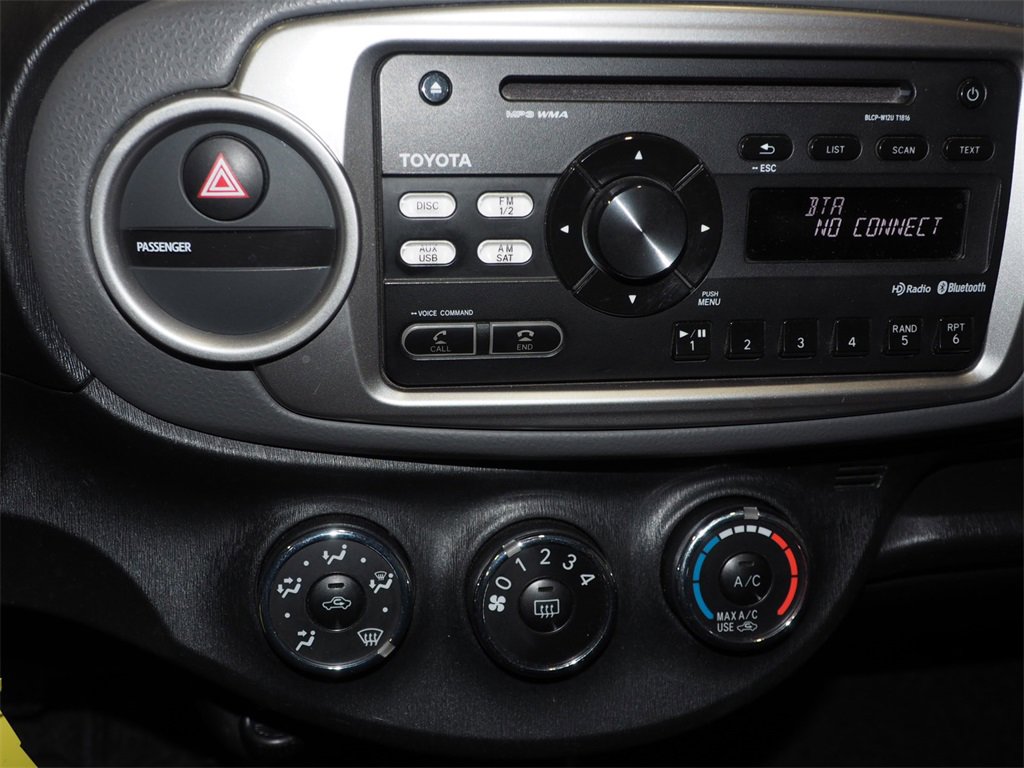 Used 2012 Toyota Yaris SE image 17