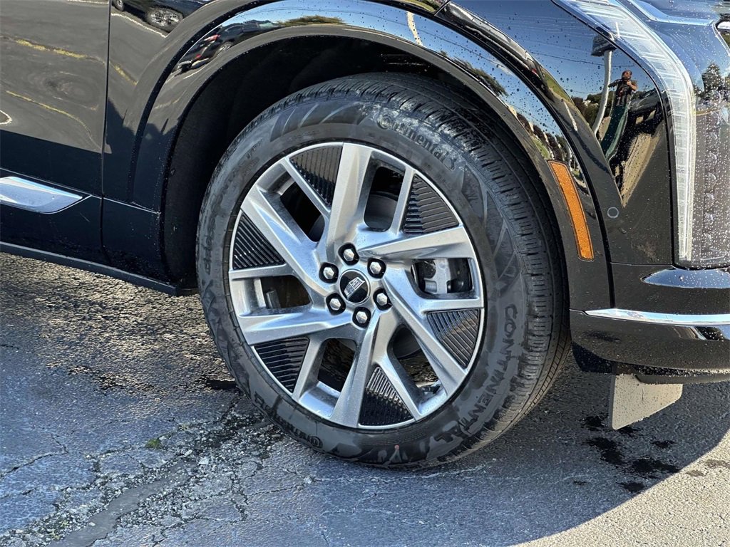 New 2025 Cadillac Optiq Luxury 2 image 7