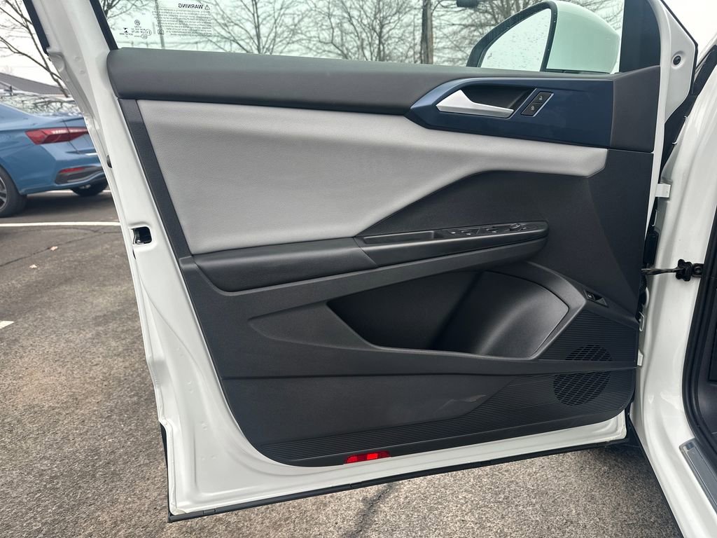 Used 2022 Volkswagen Taos SE image 5