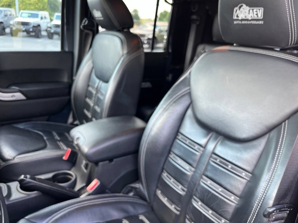 Used 2017 Jeep Wrangler Unlimited Rubicon w/ Cold Weather Group AWD/4WD image 4