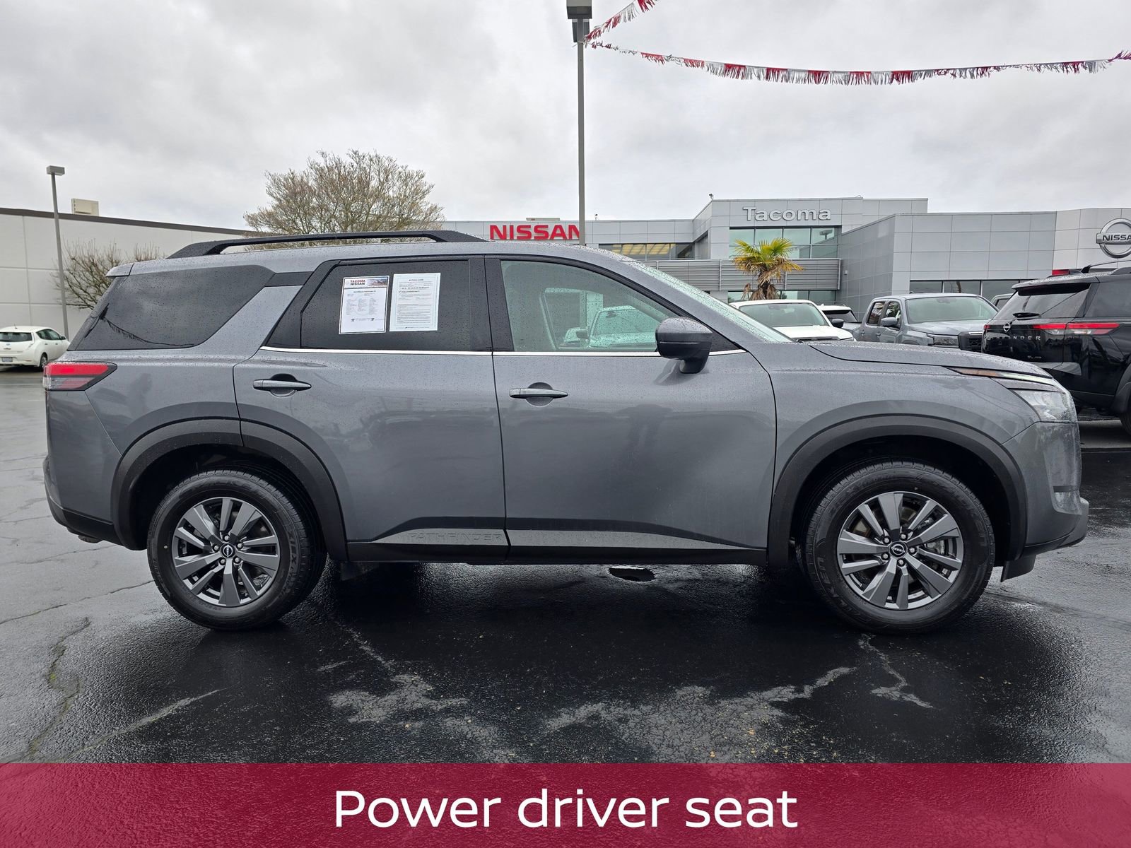 Used 2024 Nissan Pathfinder SV image 7