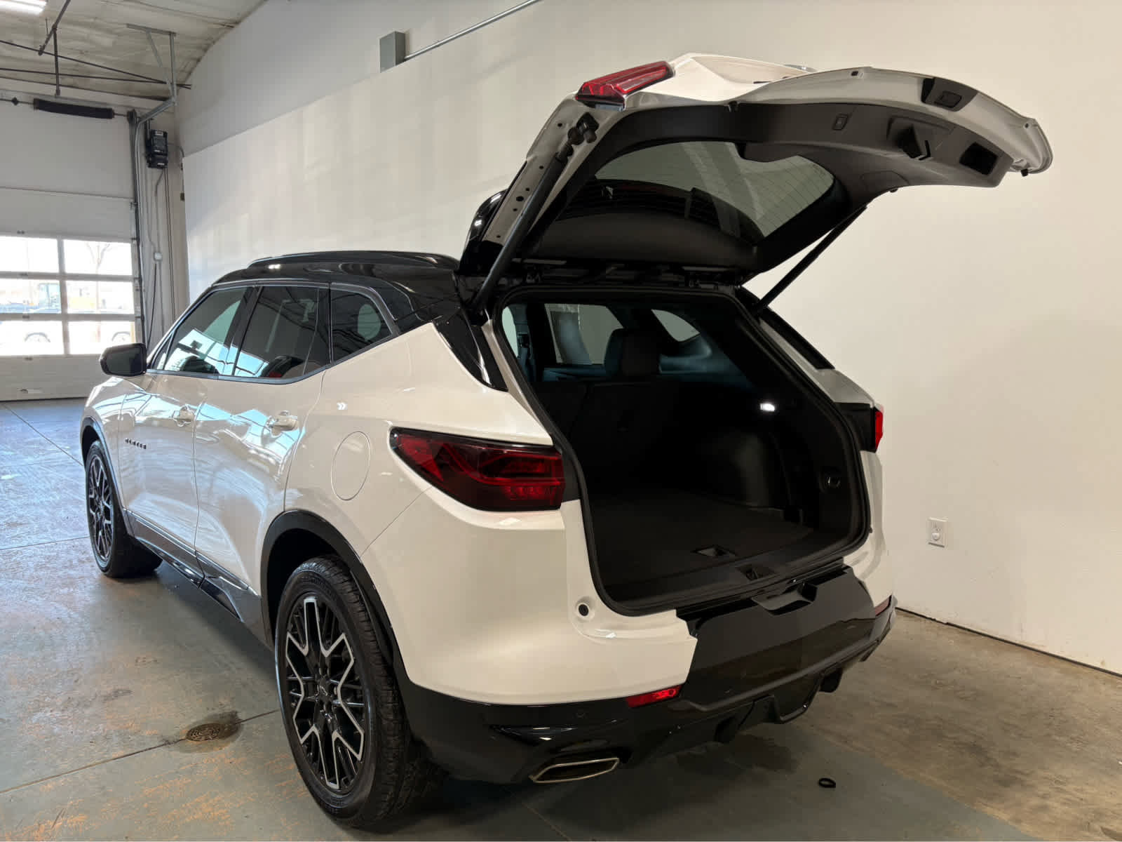 Certified 2025 Chevrolet Blazer RS w/ Driver Confidence II Package image 4