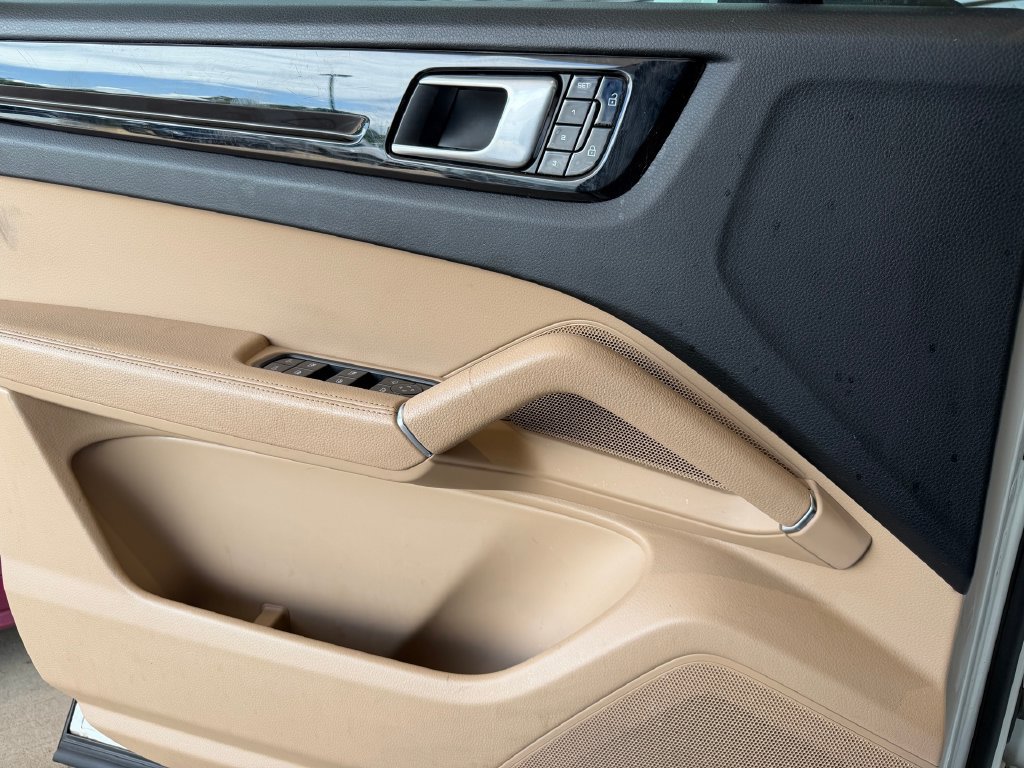 Certified 2020 Porsche Cayenne AWD/4WD image 26