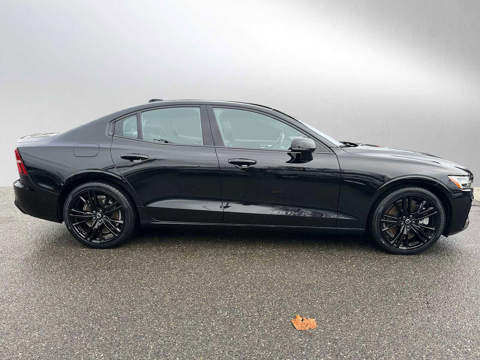 Certified 2024 Volvo S60 T8 Ultimate image 2