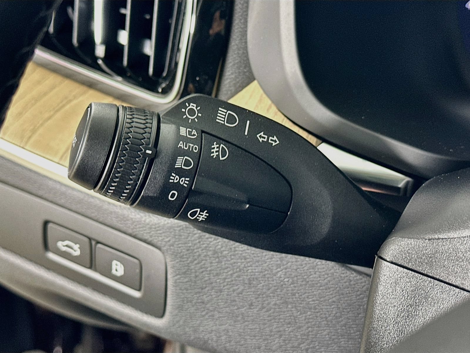 New 2026 Volvo XC60 T8 Plus w/ Protection Package Premier AWD/4WD image 20