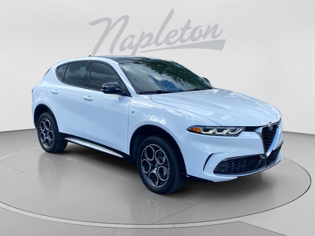 Used 2024 Alfa Romeo Tonale Ti w/ Premium Interior Package AWD/4WD image 8