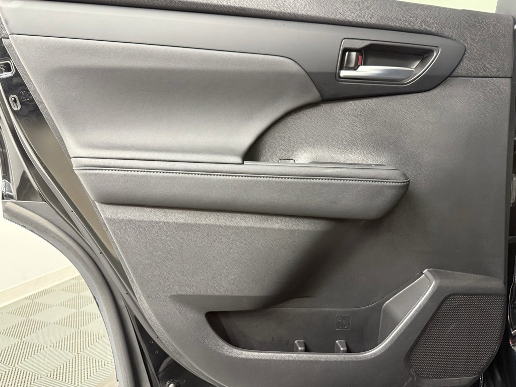 Used 2024 Toyota Highlander XLE image 35