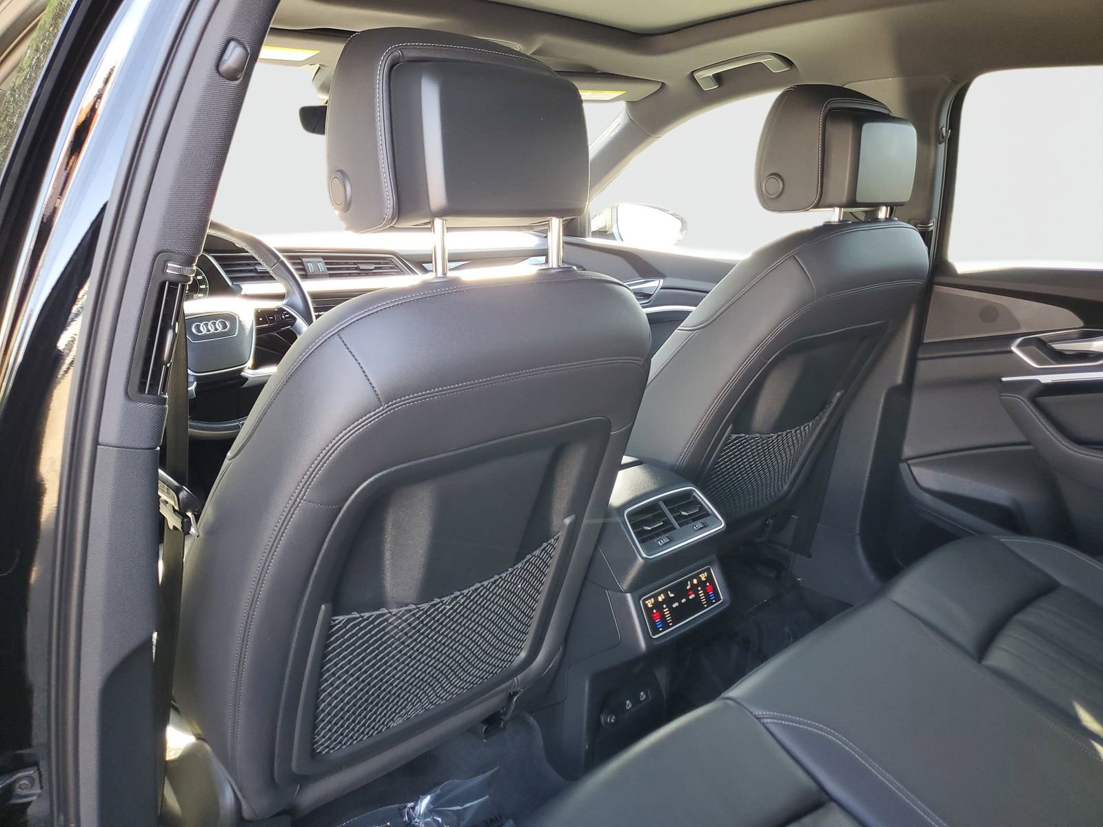 Used 2023 Audi e-tron Premium image 14