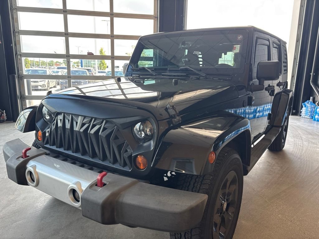 Used 2013 Jeep Wrangler Unlimited Sahara w/ Connectivity Group AWD/4WD image 5