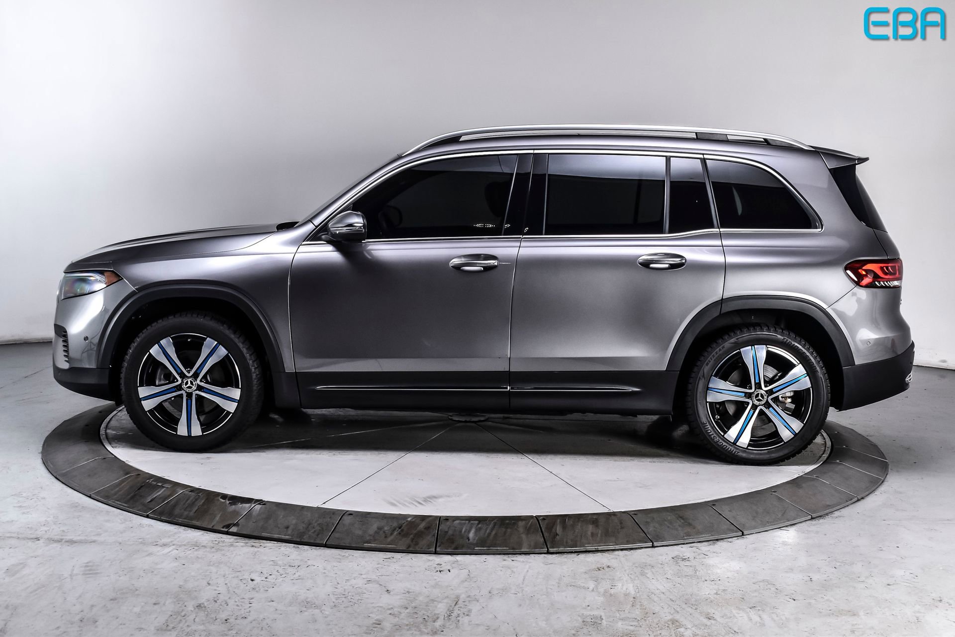 Used 2023 Mercedes-Benz EQB 300 4MATIC image 3